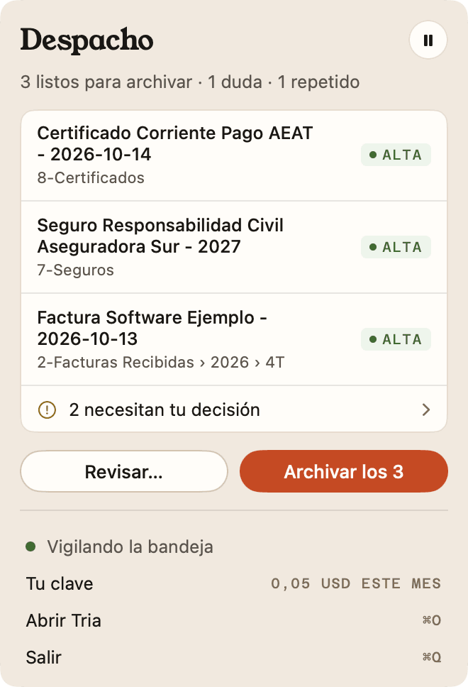 El tauler de Tria a la barra de menús, amb tres documents llestos per arxivar i el botó «Arxiva els 3».